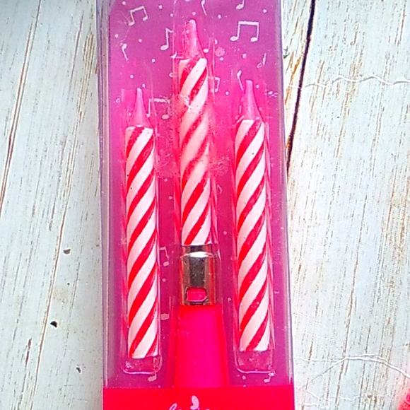 Musical Birthday Candles - Picture 1 of 3
